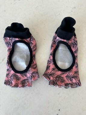 toesox Pink and Black Palm Print Toe Socks
